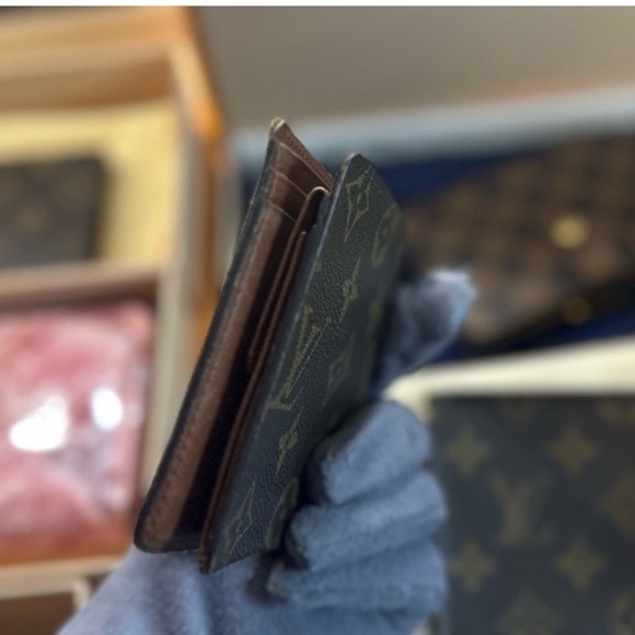 Louis Vuitton AUTHENTIC Mens Wallet - Picture 7 of 7